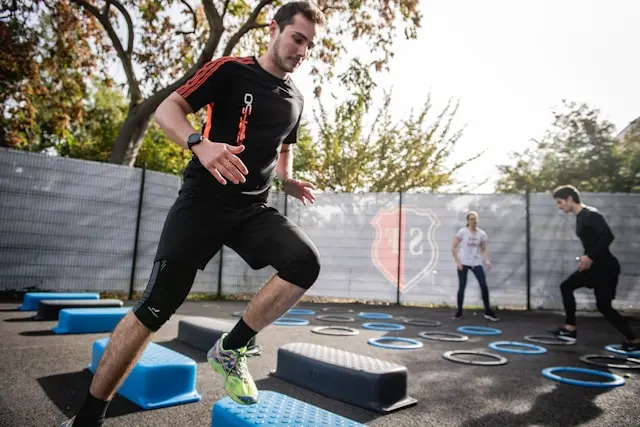 homem treinando joelho